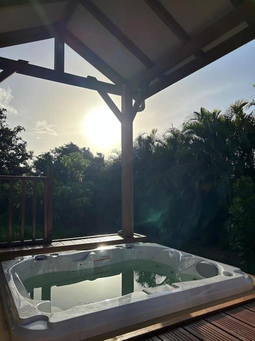 Villa Bungalow Avec Jacuzzi Privatif à Sainte-Rose Extérieur photo